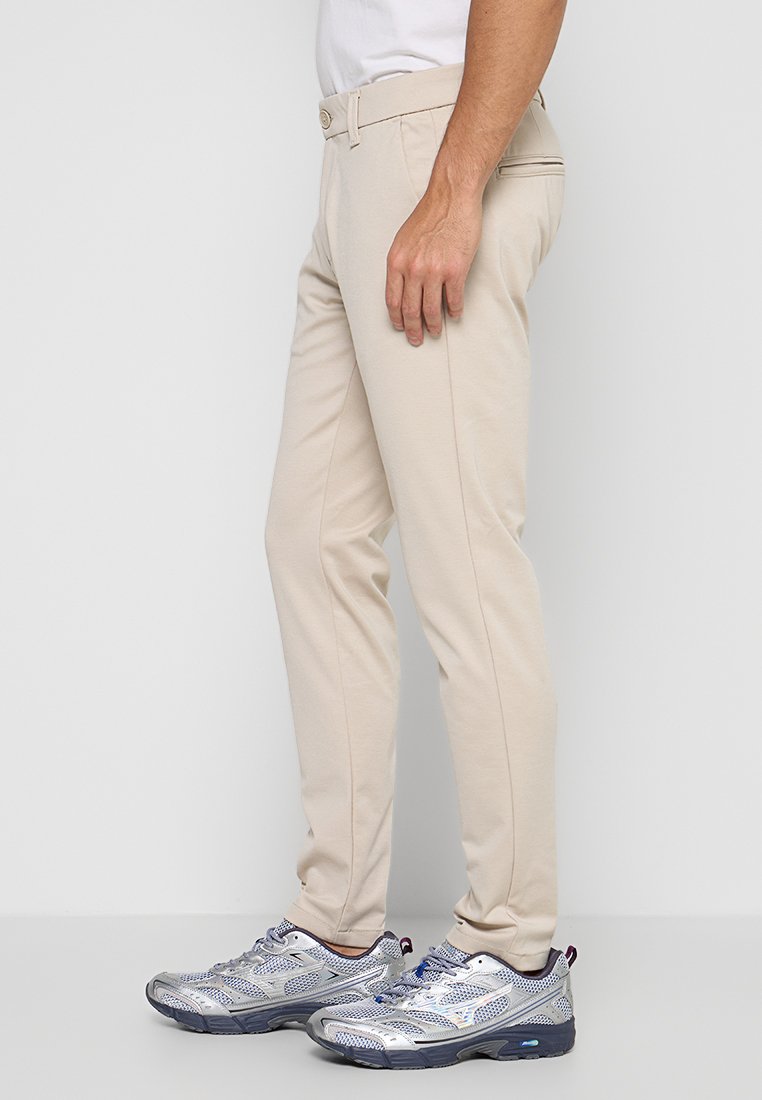 ONSTHOR SLIM FIT Media 2