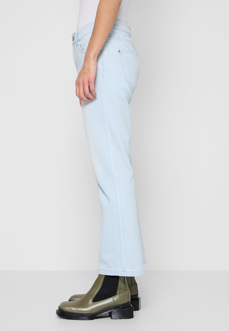 comma Flared Jeans Media 2
