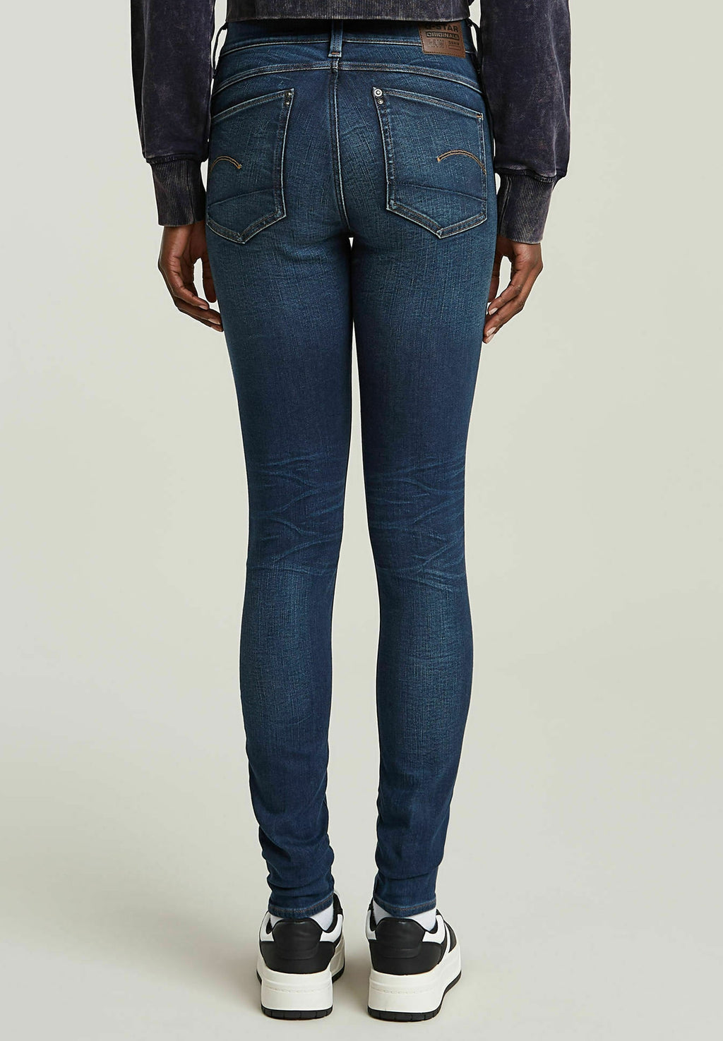 LHANA SKINNY Media 4