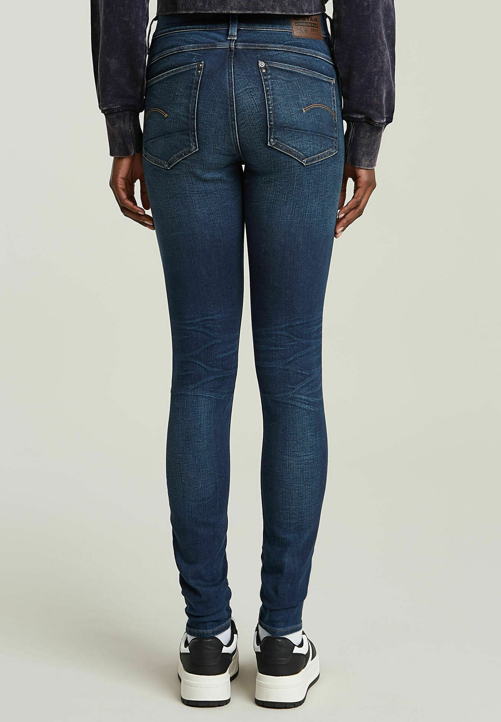 LHANA SKINNY Media 4