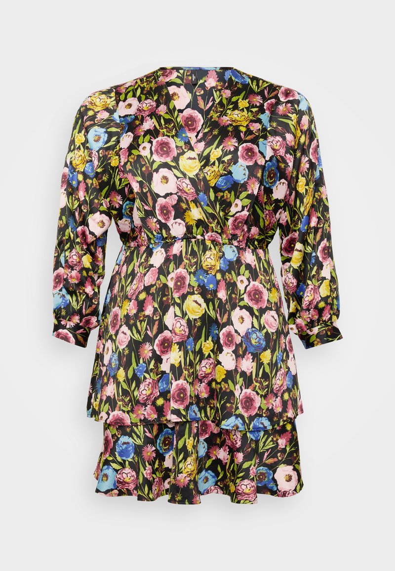 Blumenkleid mit schwarzem Hintergrund und mehrfarbigen Blumen in Pink, Blau und Gelb. V-Ausschnitt, lange Ärmel und geschichteter Rüschensaum.