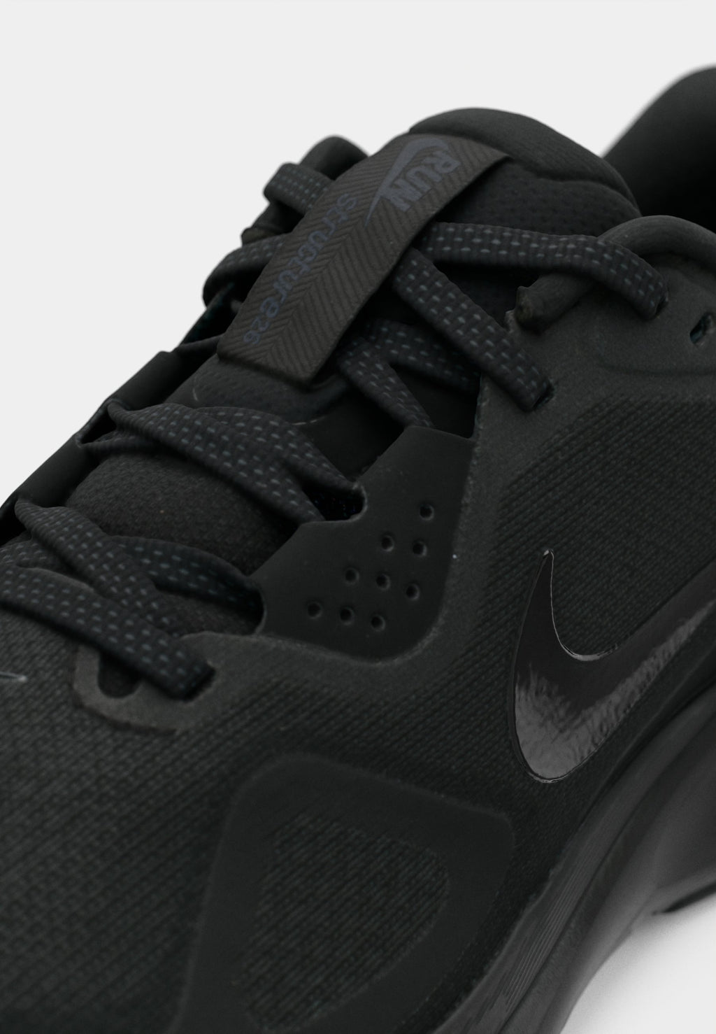 Nike Performance STRUCTURE 26