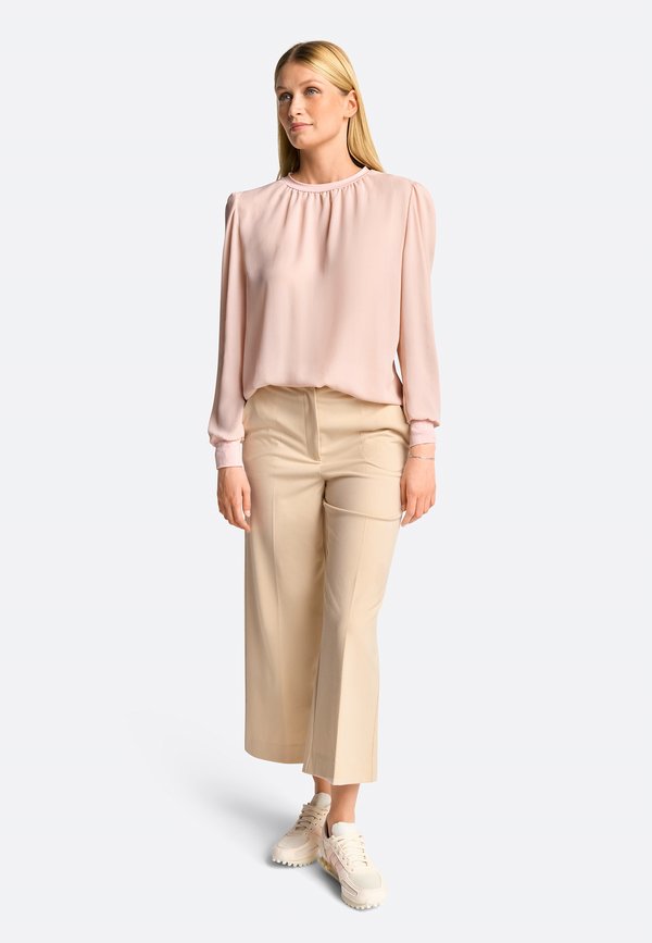 Rich & Royal  MIT DEZENTEN RAFFUNGEN
