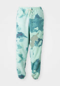 Fleece-Sweatpants in hellem Mint mit abstrakten blauen und grauen Mustern. Mit einem elastischen Bund und verstellbarem Kordelzug.