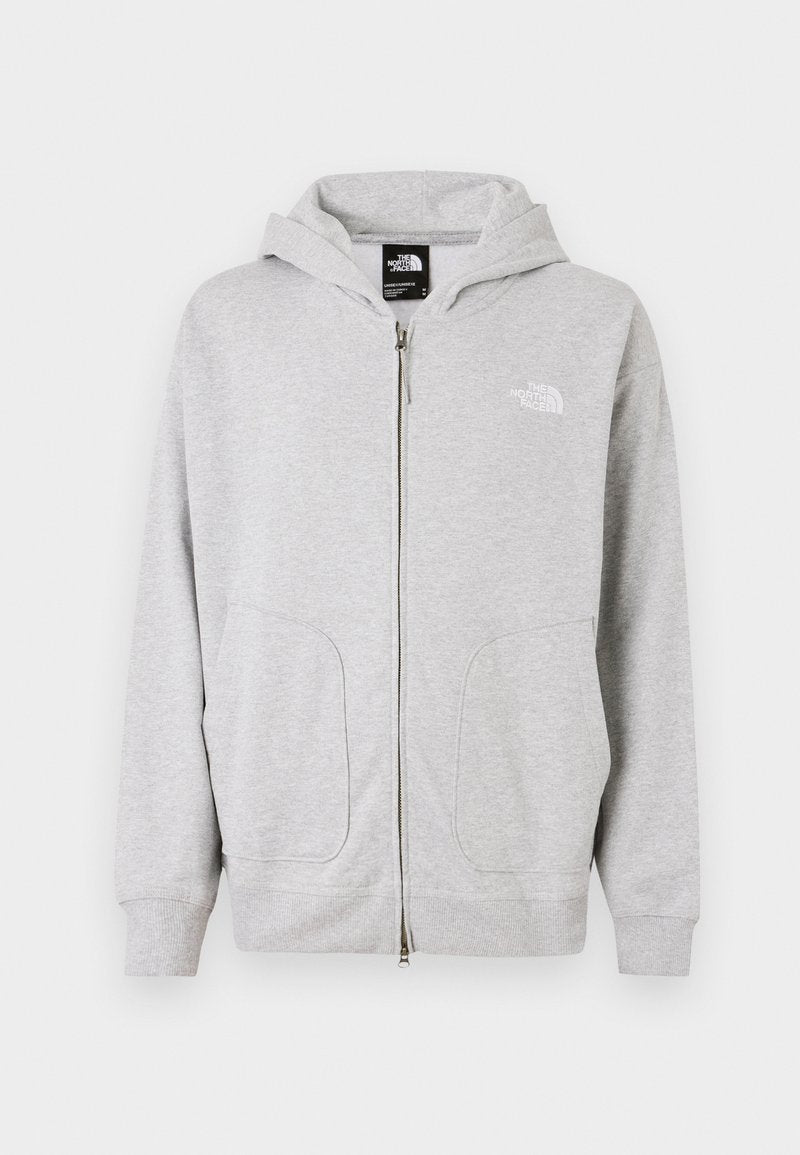 Grauer Reißverschluss-Hoodie mit großer Fronttasche, gerippten Bündchen und Kapuze. Das Logo von The North Face ist auf der linken Brustseite angebracht.