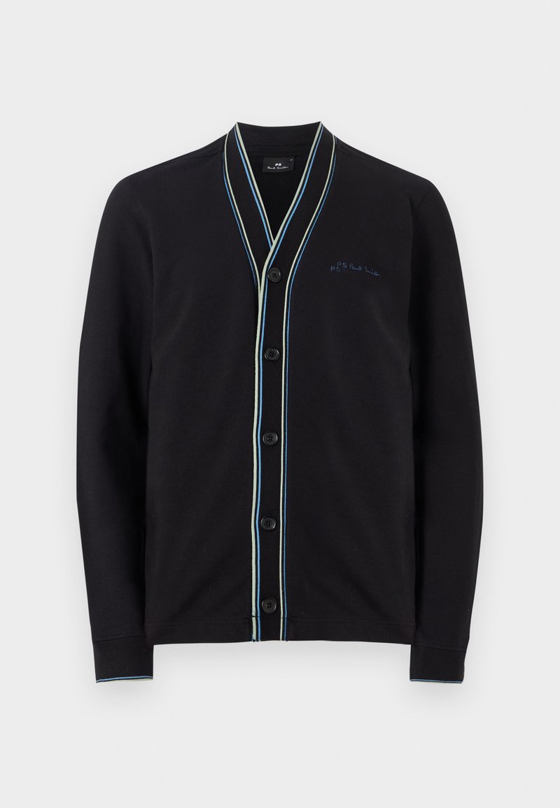 Schwarze Strickjacke mit einem Schalkragen, die kontrastierende hellblaue und weiße Streifen aufweist, sechs schwarze Knöpfe und ein kleines besticktes Logo.