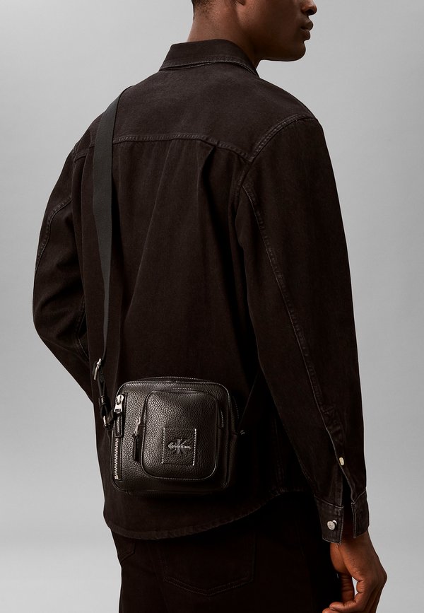 Calvin Klein BOLD PEBBLE SQUARE CROSSBODY - Cross body bag - black