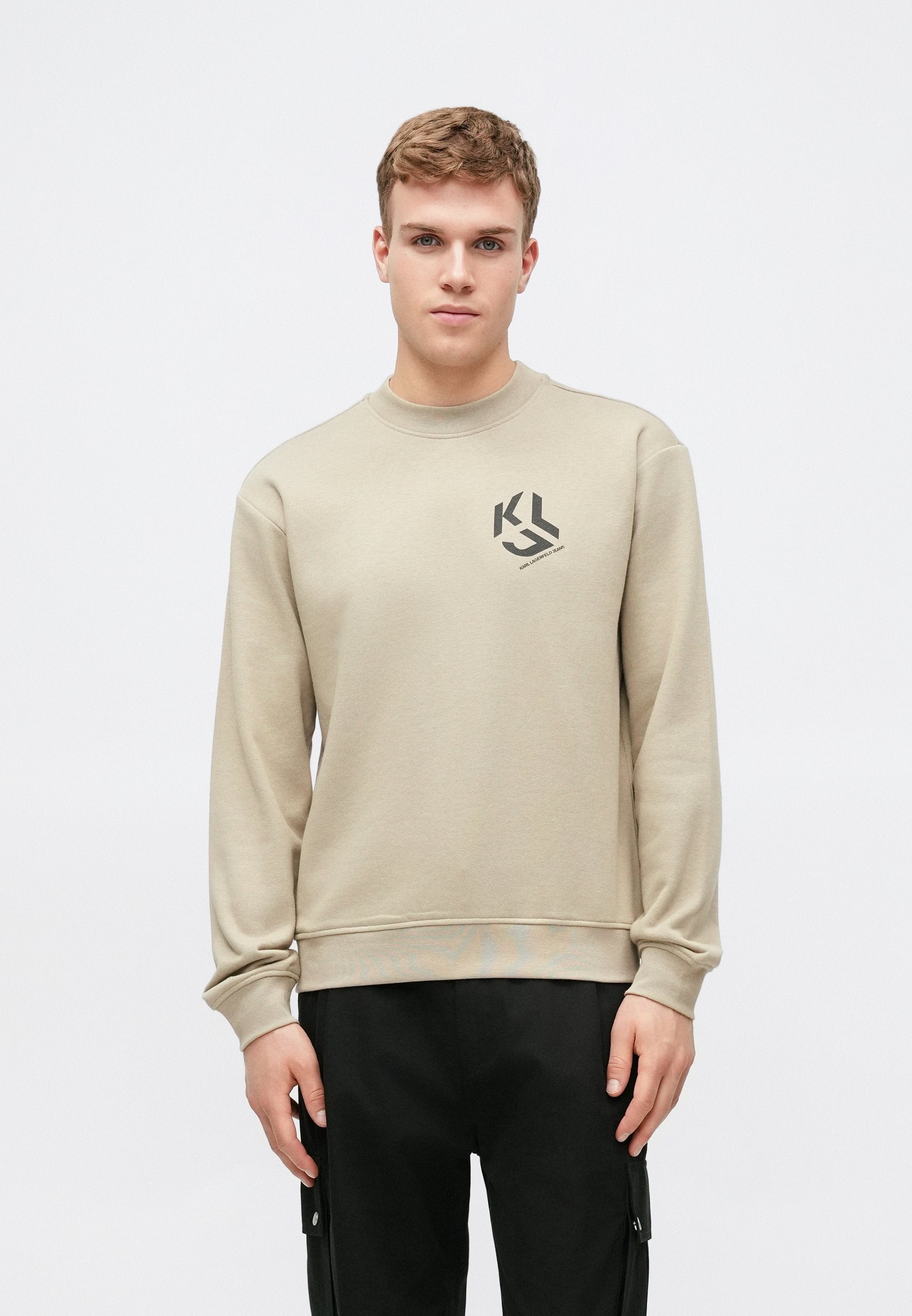 MONOGRAM PATCH Media 3