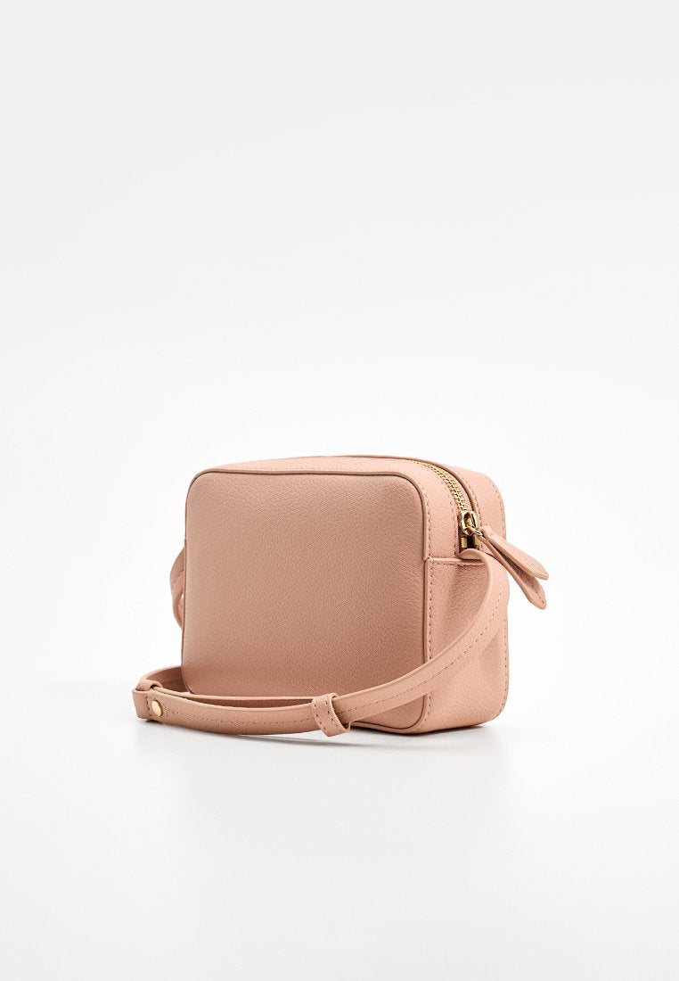 DKNY SEVENTH AVENUE