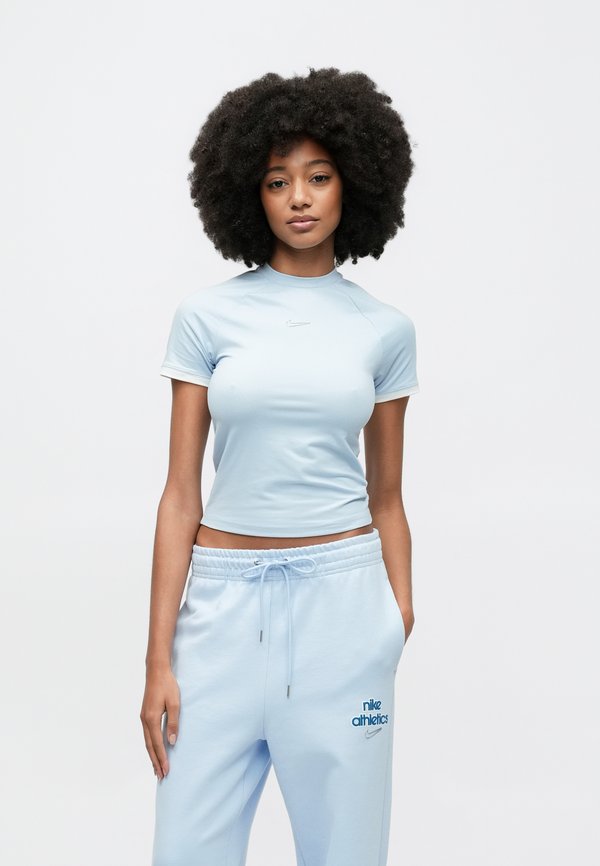 Nike Sportswear FITTED