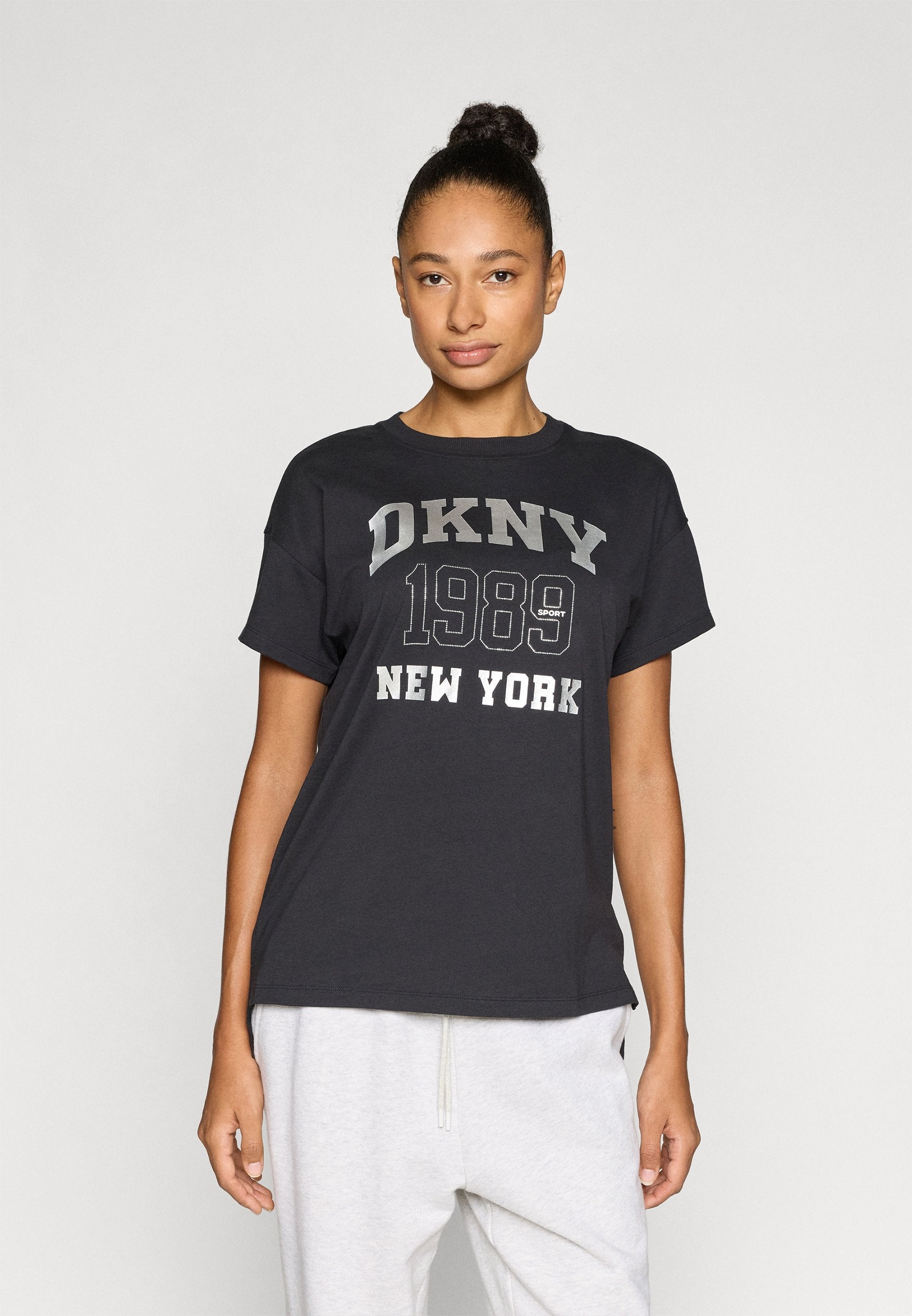 DKNY RHINESTUD LOGO DROP SHOULDER SHORT SLEEVE LEGGING TEE