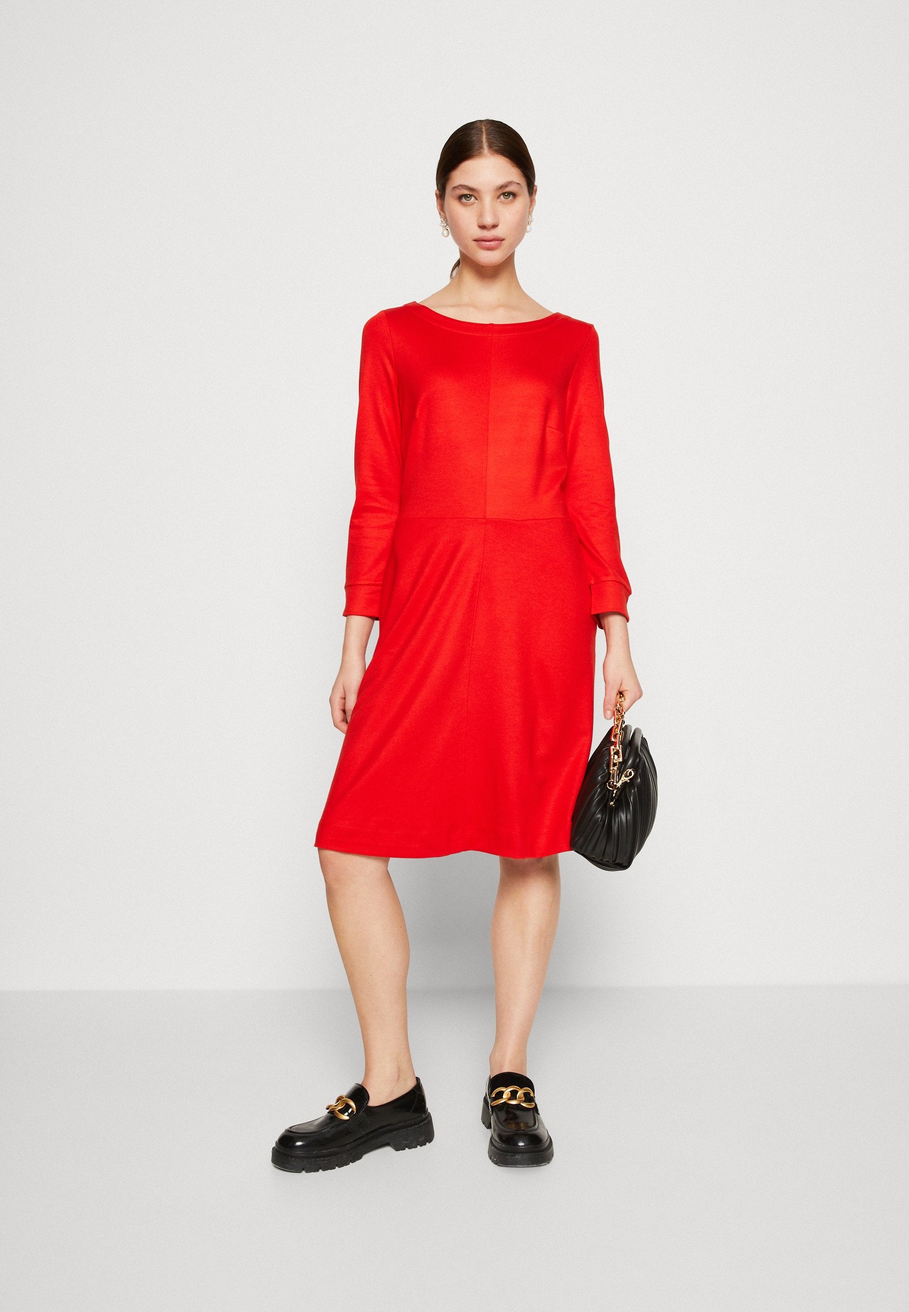 PUNTI DRESS Media 2