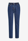 Jeans aus Denim mit einer dunkelblauen Wäsche, elastischem Bund und klassischem Fünf-Taschen-Design. Verfügt über kontrastierende Nähte und eine schmal zulaufende Beinform.