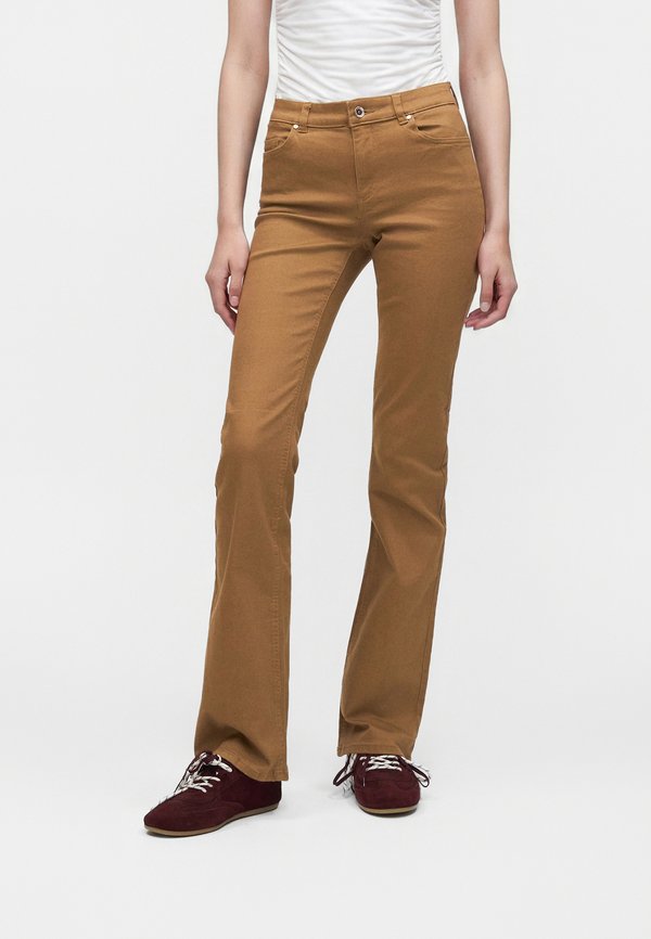 ONLY ONLBLUSH MID FLARED COLOUR PANT PNT NOOS - Flared Jeans - otter