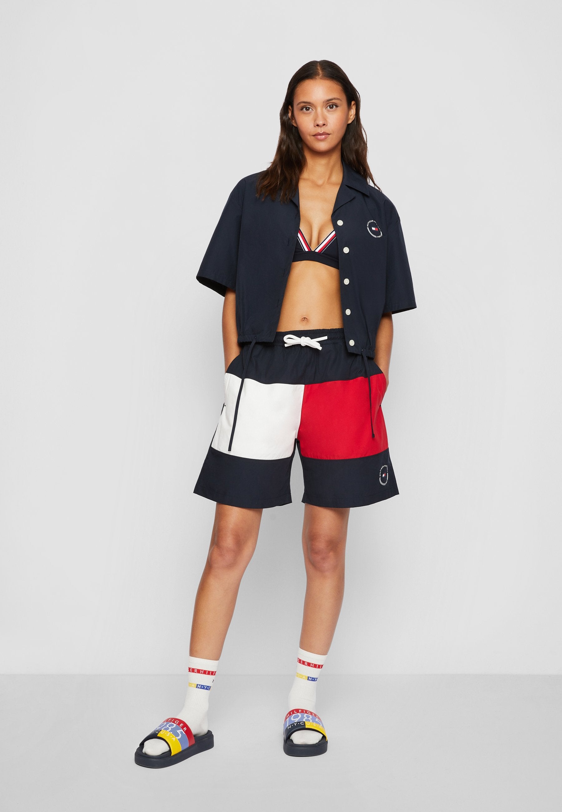 EXCLUSIVE HILFIGER TEAM FLAG Media 3