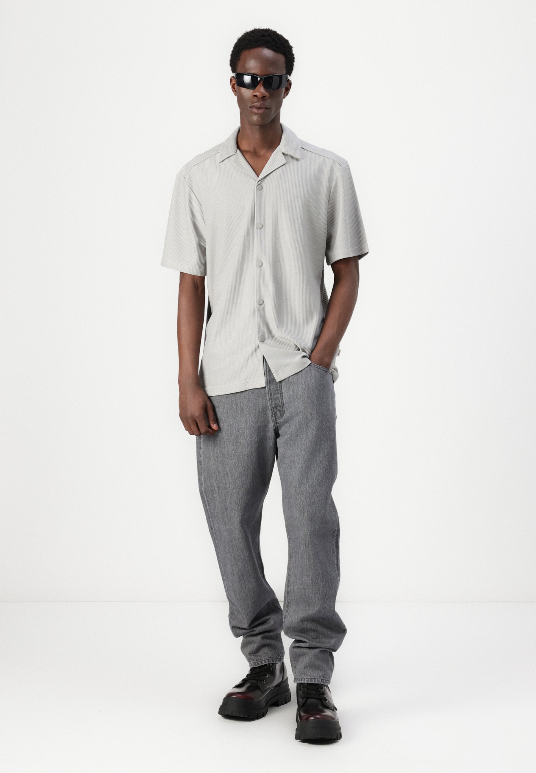 Loose-fit ONSTYE Mid waist Loose Fit Media 1