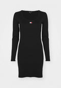 Schwarzes Langarmkleid mit runder Ausschnitt, enganliegend, aus weichem Stoff. Verfügt über ein kleines, mehrfarbiges Logo, das auf der Brust platziert ist.