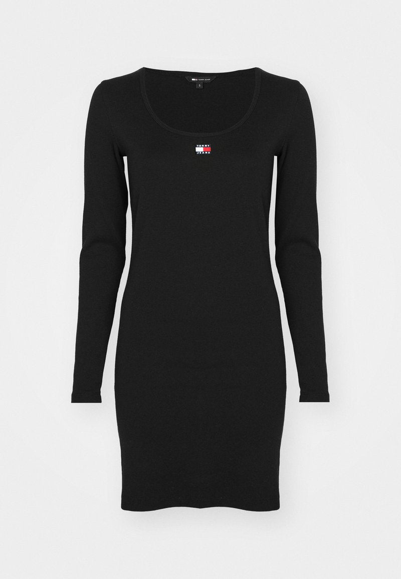 Schwarzes Langarmkleid mit runder Ausschnitt, enganliegend, aus weichem Stoff. Verfügt über ein kleines, mehrfarbiges Logo, das auf der Brust platziert ist.