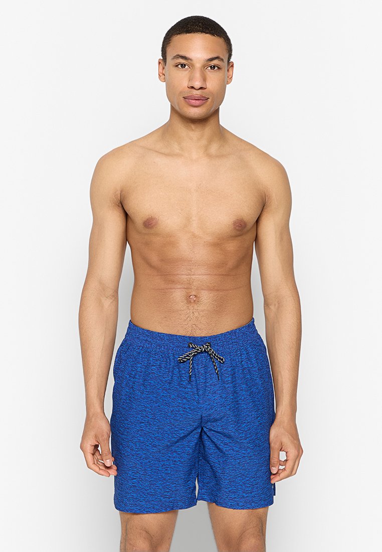 Blaue Schwimmshorts mit einem strukturierten Muster, elastischem Bund und schwarzem Kordelzug. Die Shorts sind knielang und haben einen lockeren Schnitt.
