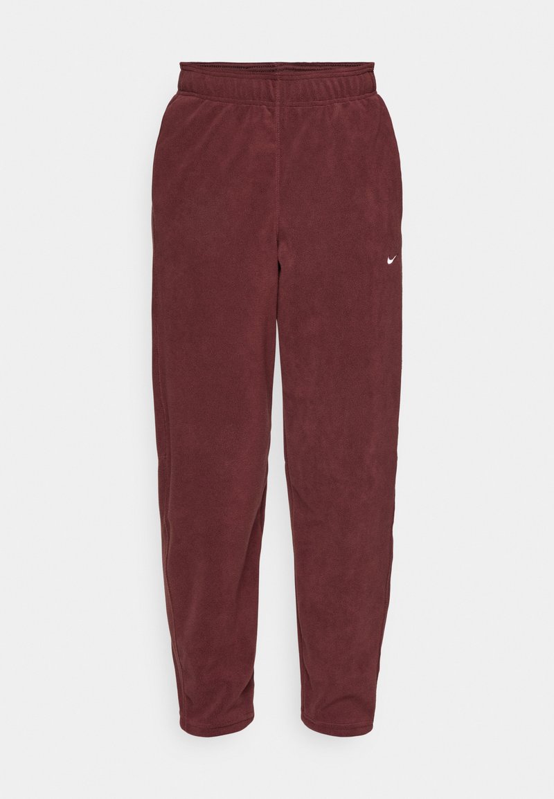 Bordeauxfarbene Fleece-Sweatpants mit einem elastischen Bund und einem weißen Nike-Logo auf dem linken Oberschenkel. Schmal zulaufende Beine mit einer glatten Textur.