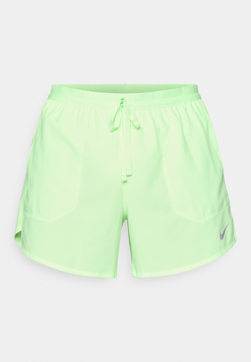 Helle grüne Sportshorts mit elastischem Bund, Kordelzug und Seitentaschen. Mit einem kleinen grauen Logo auf der unteren linken Seite.