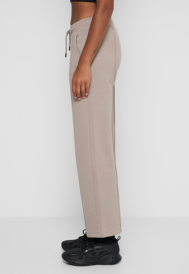 DKNY Sport