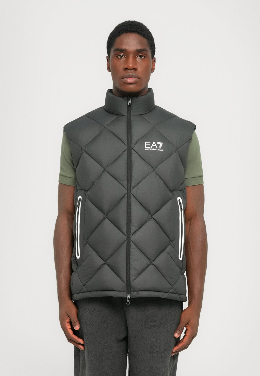 MOUNTAIN QUILTED VEST Media 3