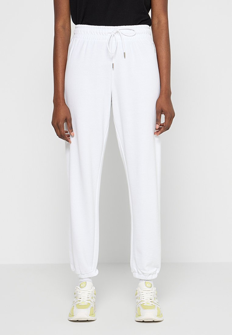 DKNY Sport