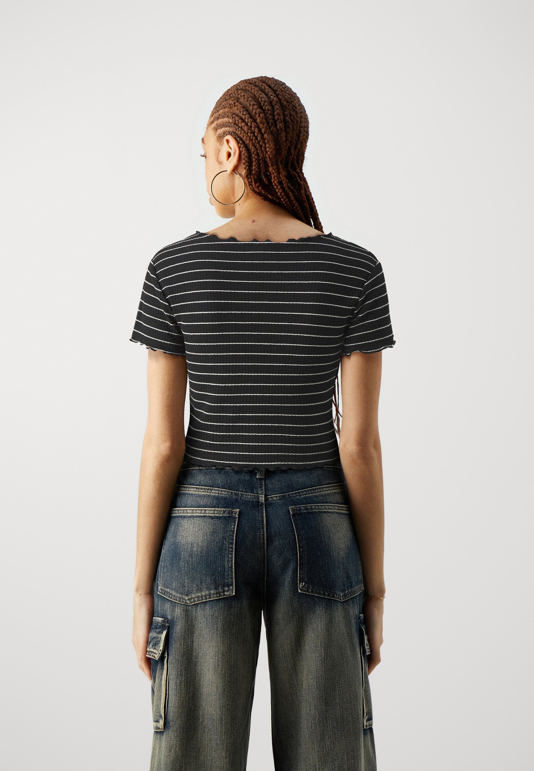 ONLY ONLANITS CROPPED
