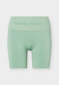 Hellgrüne Nike Pro nahtlose Sportshorts mit breitem Bund und kleinem Logo am linken Oberschenkel.