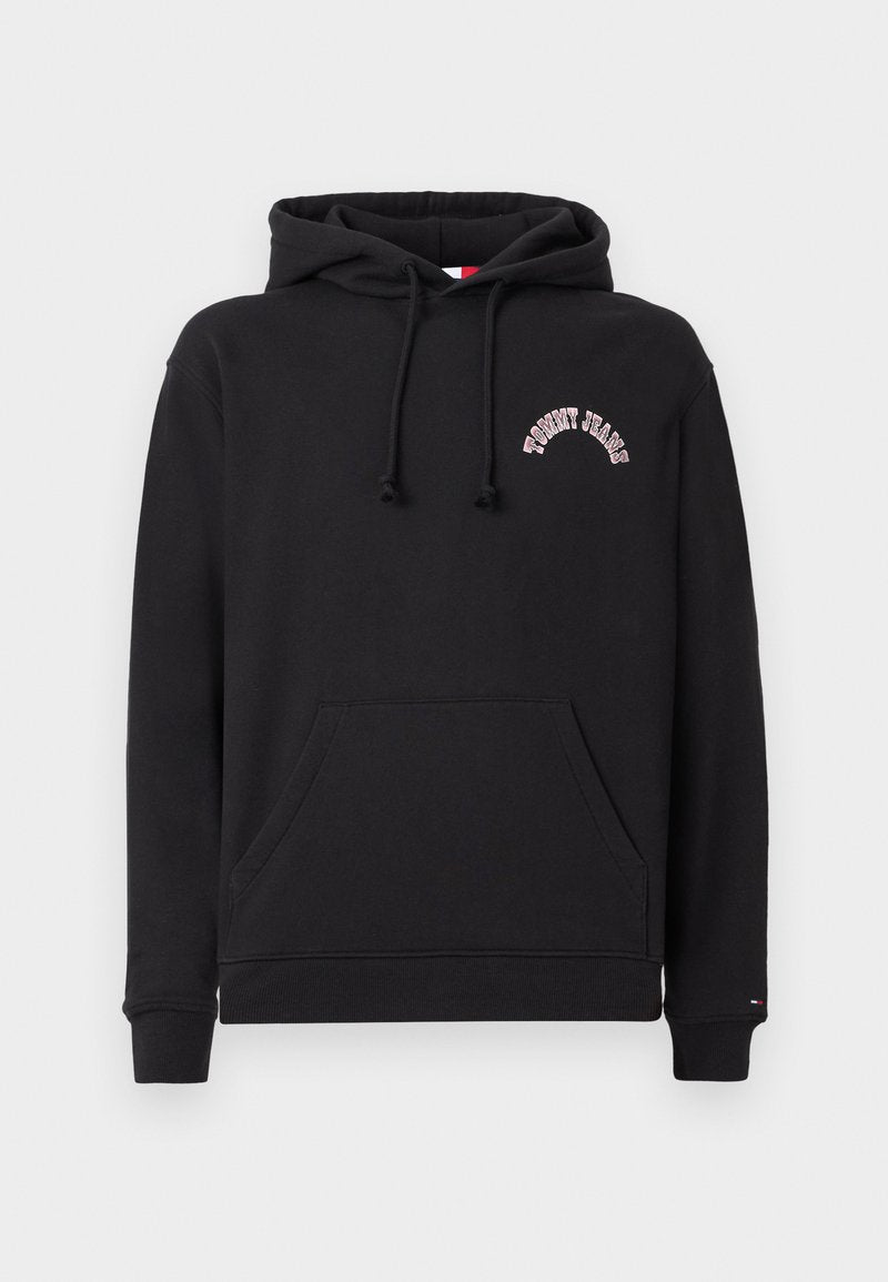 Schwarzer Hoodie aus einem Baumwollmix, mit einer Fronttasche, Rippbündchen und einem Logo in pinkem Text auf der linken Brustseite.