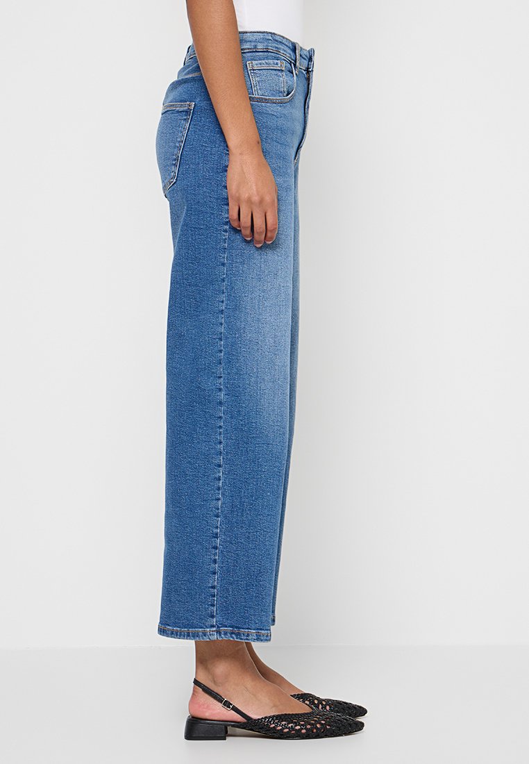 ONLY Petite Flared Jeans Media 2