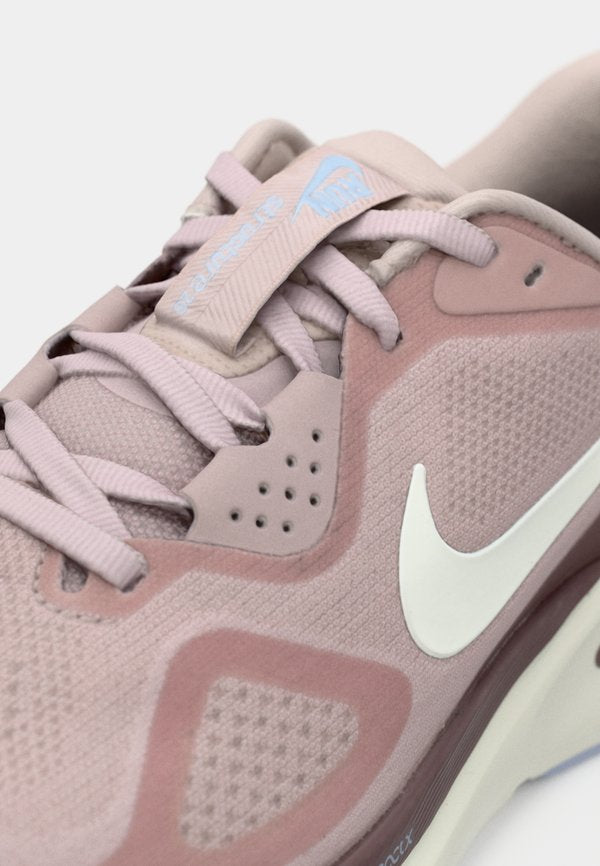 Nike Performance STRUCTURE 26