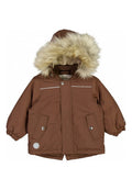 Braune isolierte Jacke mit fellgefütterter Kapuze, Druckknöpfen, zwei vorderen Taschen und einem reflektierenden Streifen. Verstellbare Manschetten. Weicher Stoff.