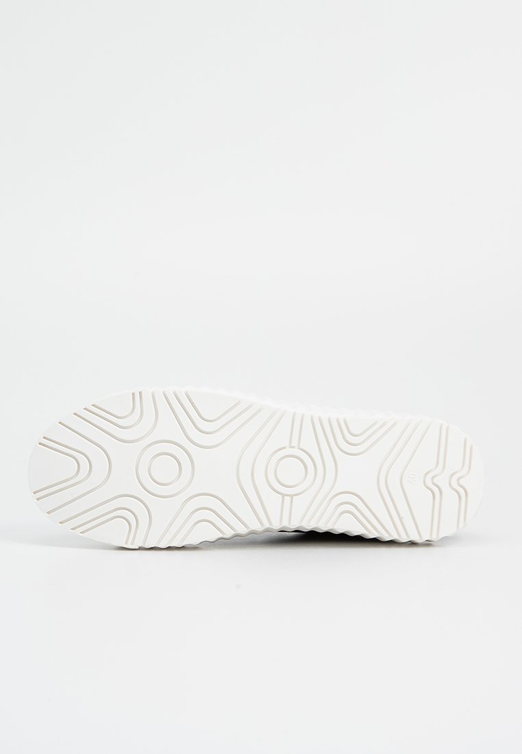 Claudie Pierlot