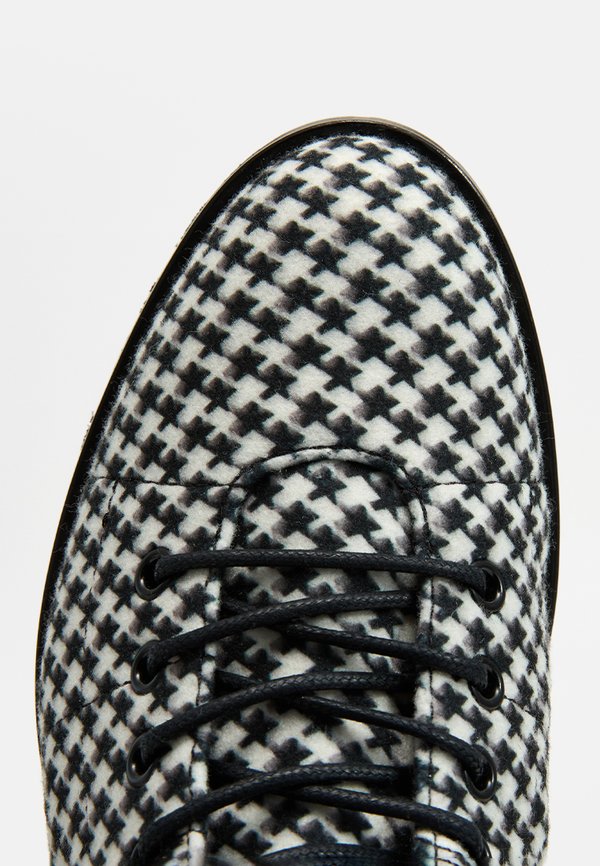 Jimmy Choo CRUZ