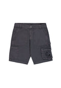 Grau Cargo-Shorts aus Baumwollmischung, ausgestattet mit mehreren Taschen, einem Knopfverschluss und dekorativer Naht auf der linken Tasche.