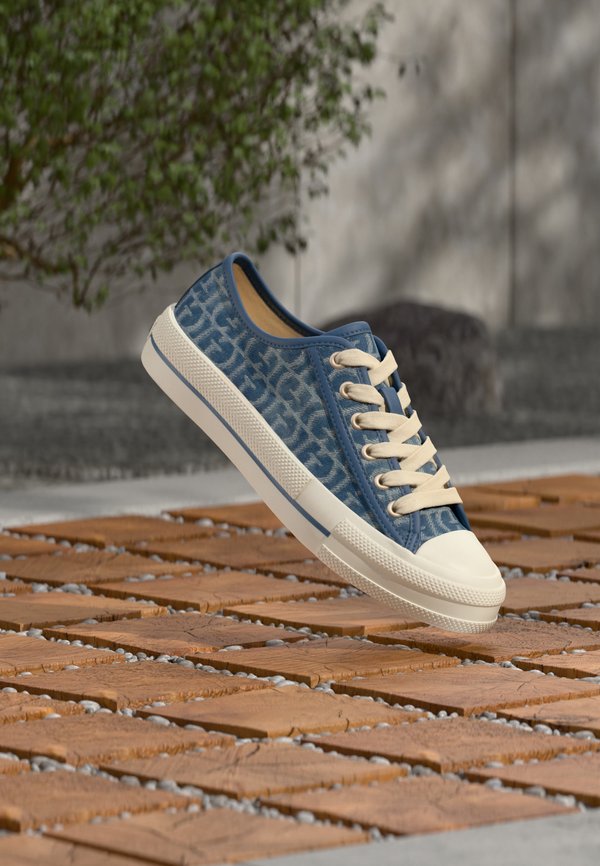 Guess CAREY3 - Trainers - blue