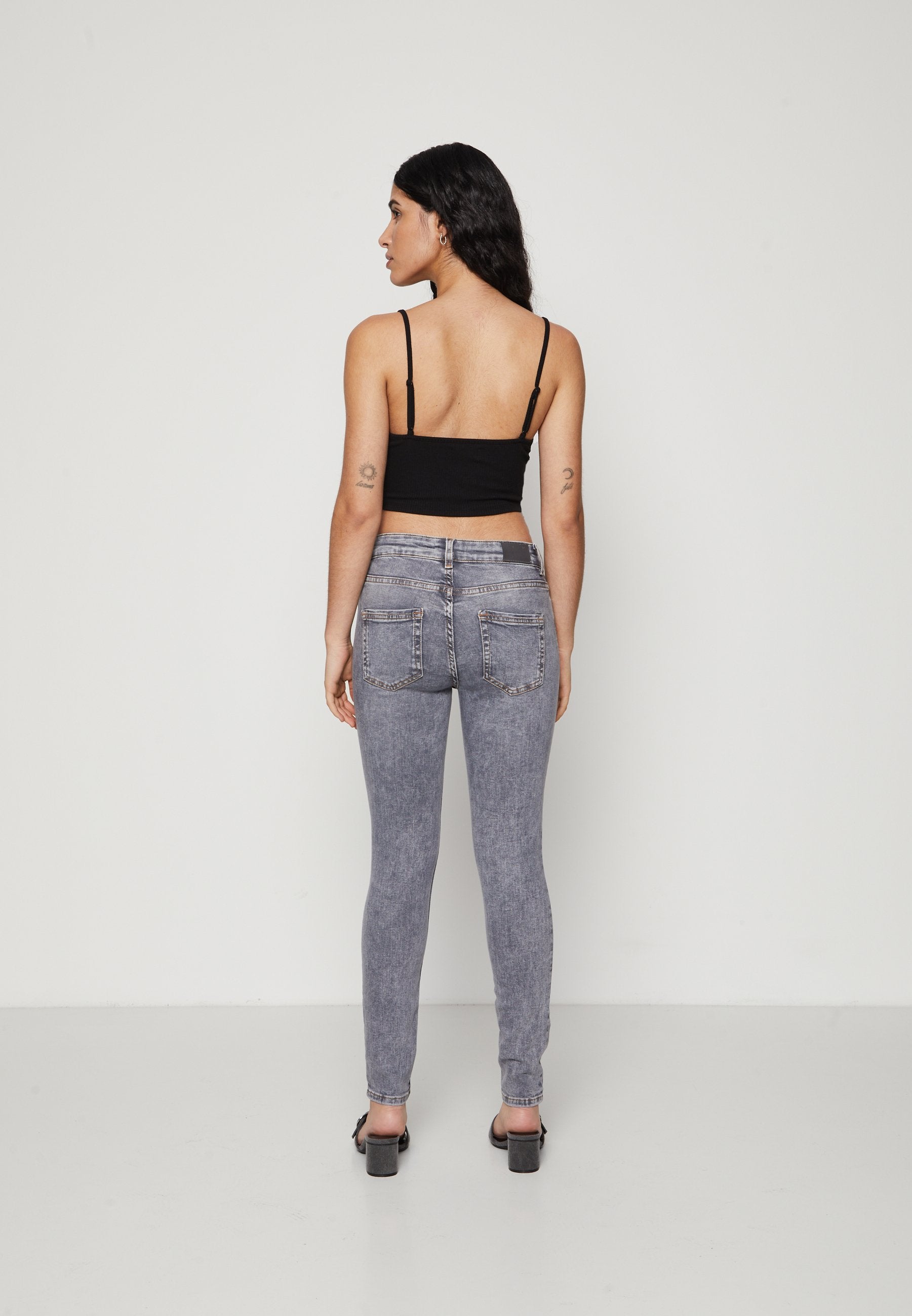 ONLBLUSH MID WAIST Media 4