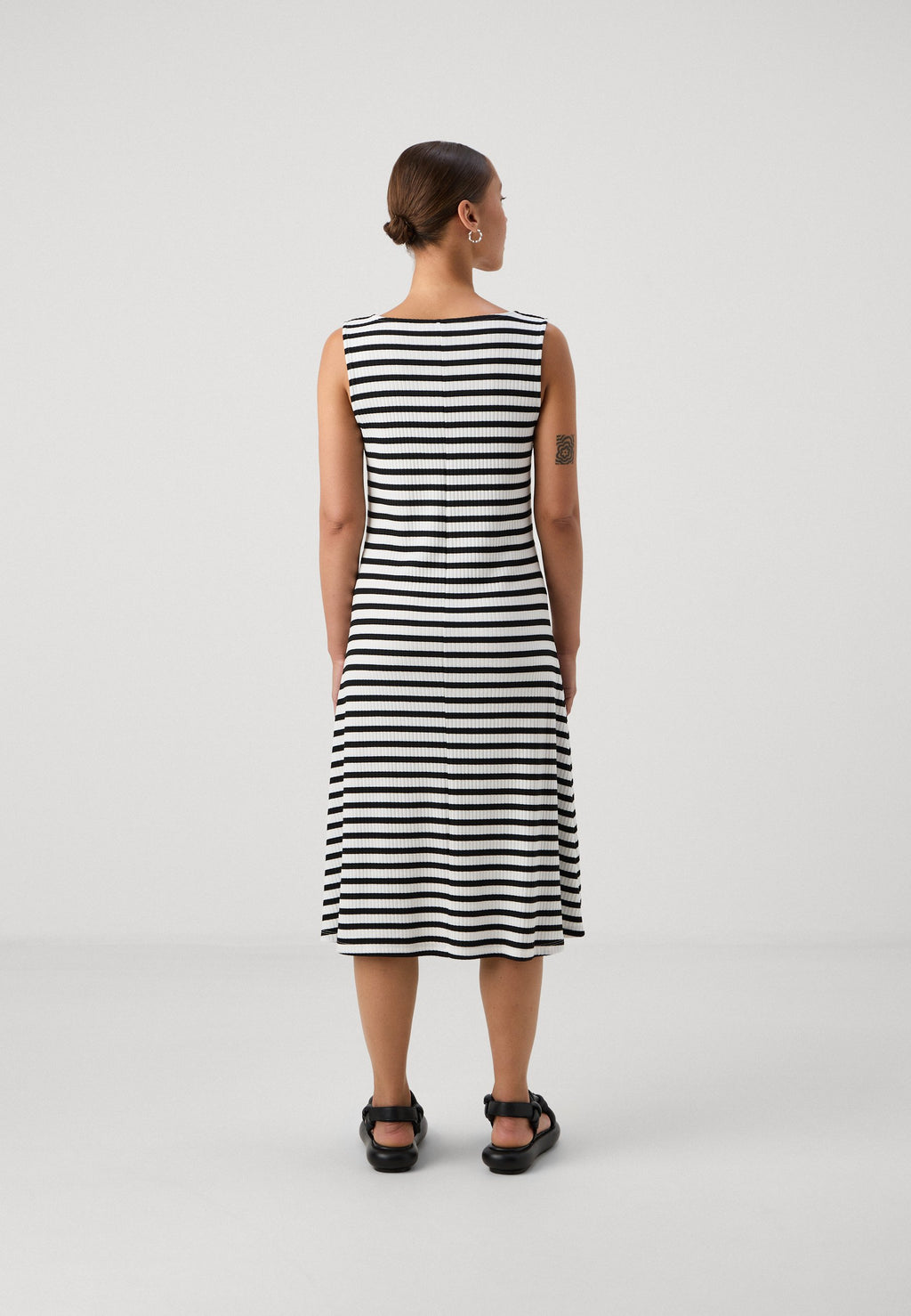 ONLNELLA BUTTON DRESS  Media 4