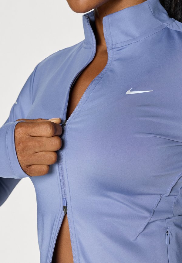 Nike Performance SWIFT