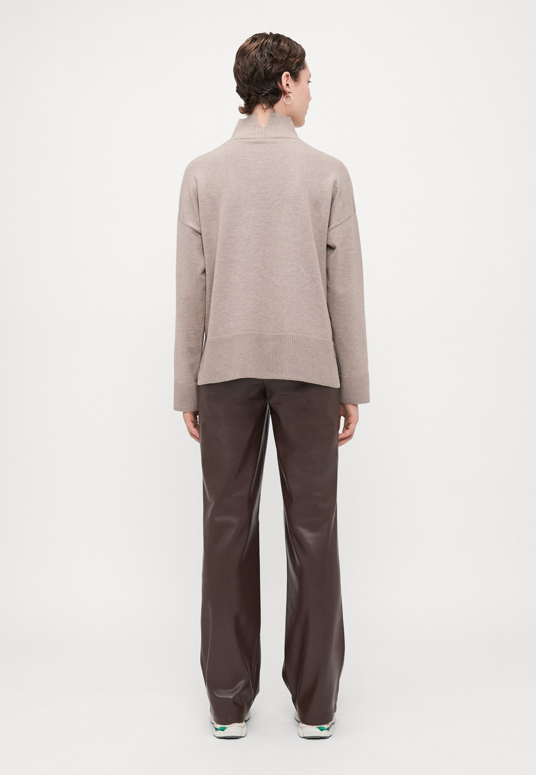 ONLCOCO LIFE HIGH NECK Media 4