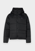 Schwarze gepolsterte Jacke mit Kapuze, ausgestattet mit einem frontalen Reißverschluss, verstellbaren Kordeln und gestepptem Design. Weicher, leichter Stoff.