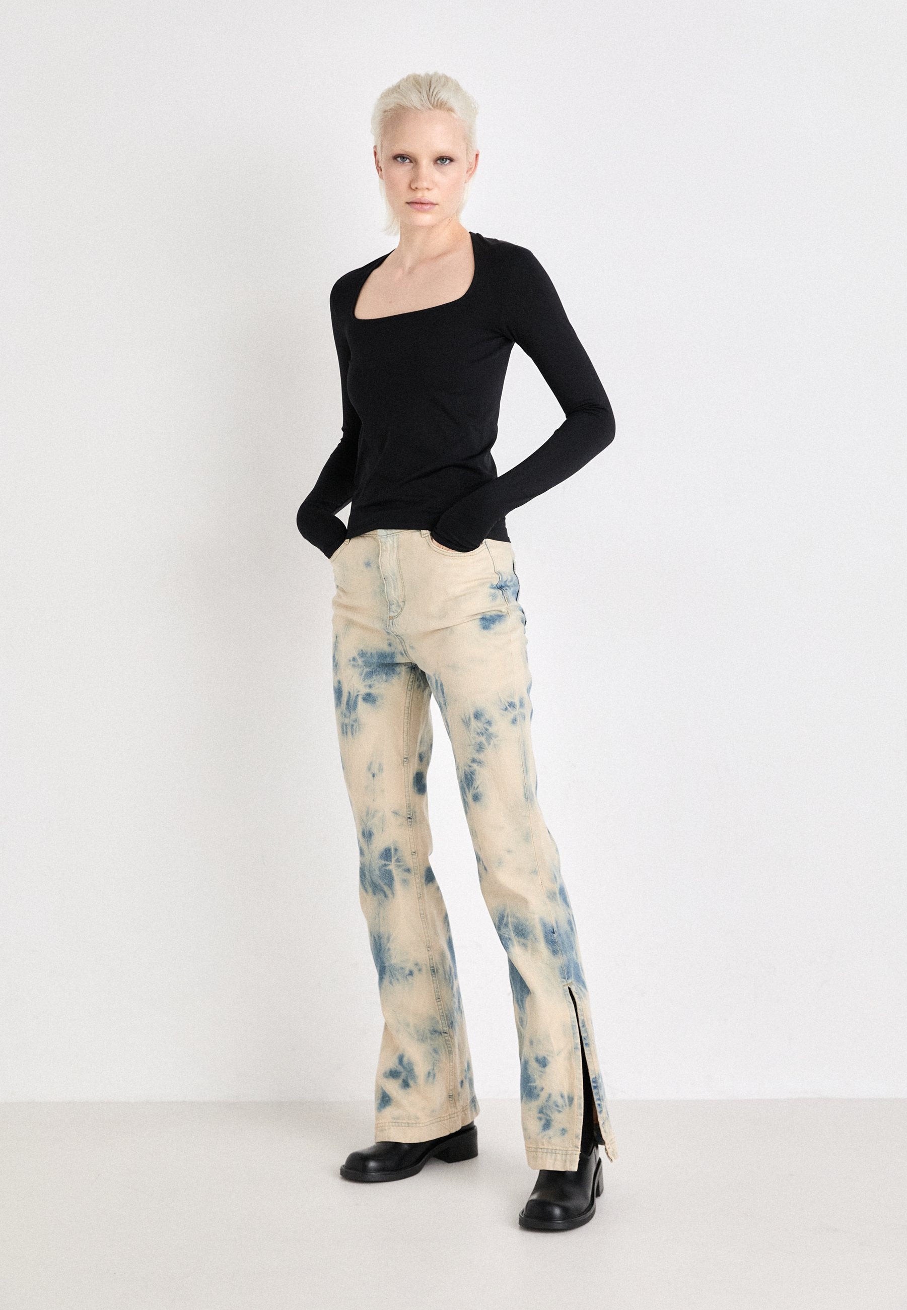 Weekday SQUARE NECK LONG SLEEVE