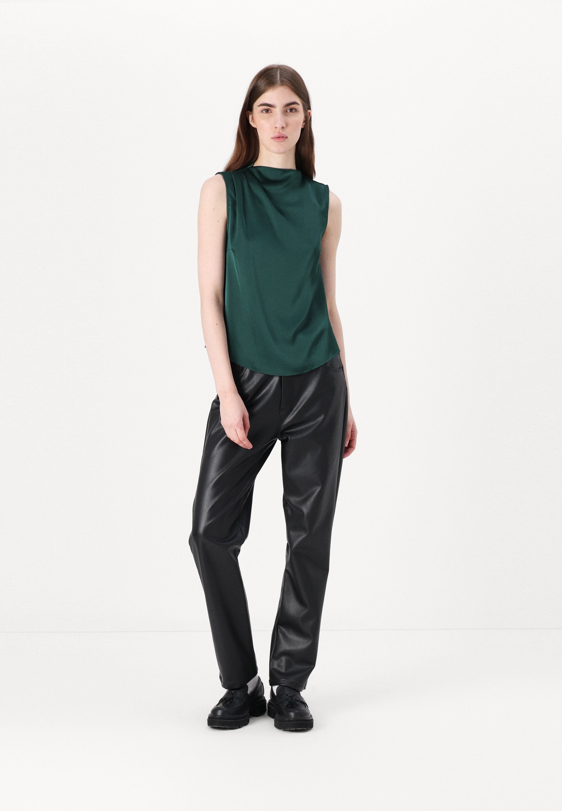 ONLRIVER STAR PANT Media 2
