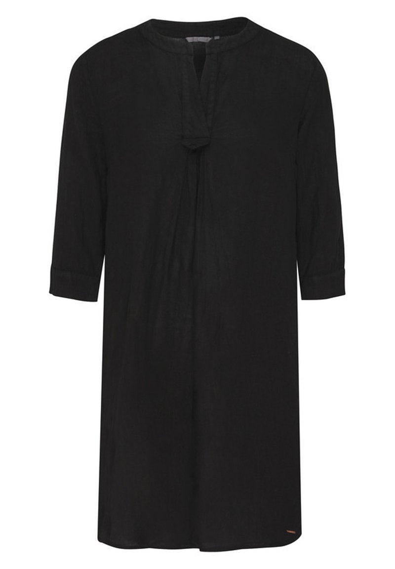 Schwarzes Leinenkleid mit Mandarin-Kragen, Dreiviertelärmeln, plissierten Vorderdetails und lässiger Passform, ausgestattet mit einem kleinen Markenakzent.