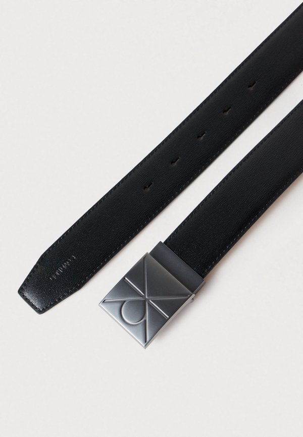 Calvin Klein EMBLEM PLAQUE SAFFIANO