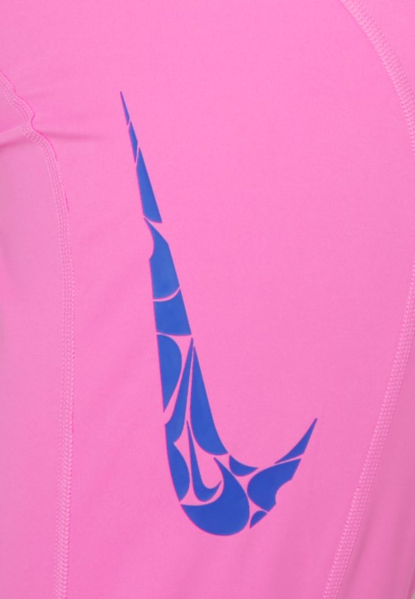 Nike Performance