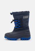 Marineblaue Winterstiefel mit einem unteren Abschnitt aus Gummi und strukturiertem Obermaterial. Mit blauen Schnürsenkeln und einem CMP-Logo-Patch an der Seite. Dicke, gerillte Sohle.