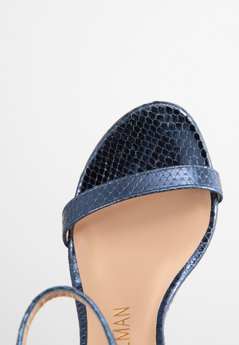 Stuart Weitzman NUNAKEDSTRAIGHT